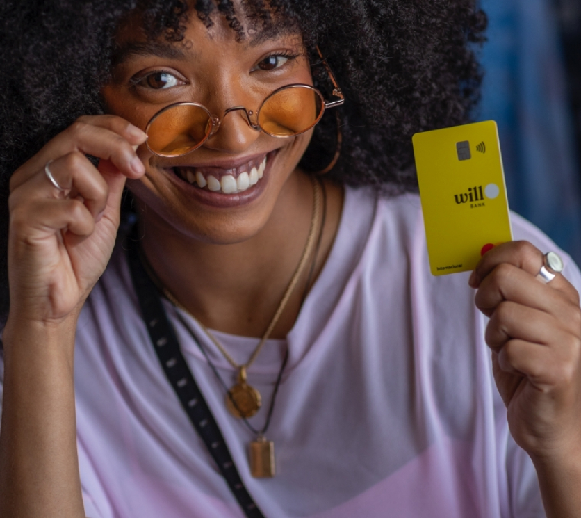 Imagem de um cliente com o cartão